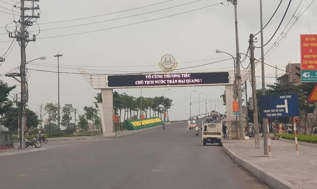 Cầu Non nước là điểm đầu tiên đoàn xe tang về đến đất Ninh Bình.