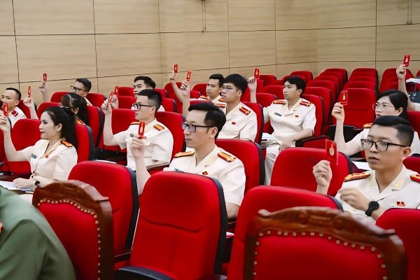 Đảng viên Chi bộ thông qua danh sách bầu Ban chấp hành Chi bộ phòng An ninh chính trị nội bộ (Công an tỉnh Quảng Ninh), nhiệm kỳ 2025 – 2030.