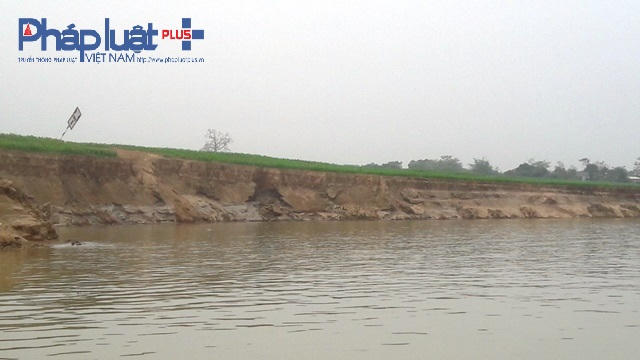 Khu vực kè mới đã đề xuất điều chỉnh 2 lần nhưng chưa thể thi công (ảnh Đào Tấn).