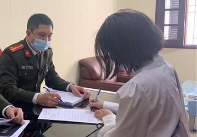 Công an triệu tập một phụ nữ vì đăng tải bài viết bôi nhọ, xúc phạm danh dự cán bộ và người dân Hải Dương trong phòng, chống dịch COVID-19.