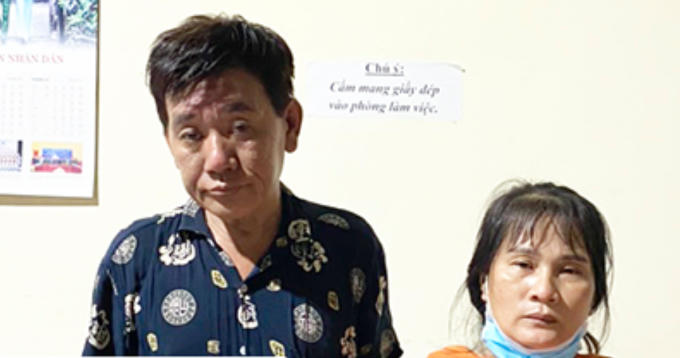 Hai vo chong