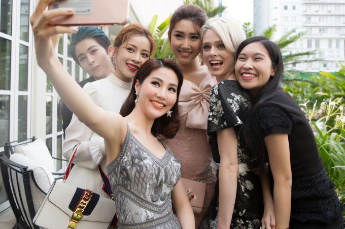 Chi Pu, Hoàng Oanh đọ dáng cùng siêu mẫu Coco Rocha