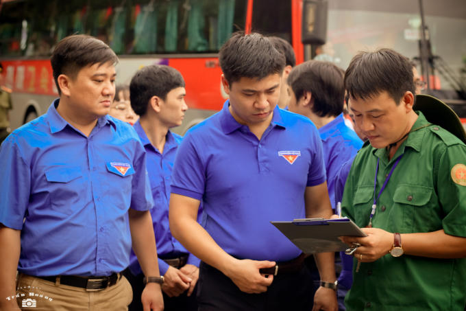 Đo&agrave;n thanh ni&ecirc;n Bộ Tư ph&aacute;p: Về H&agrave; Tĩnh tri &acirc;n những b&ocirc;ng hoa bất tử