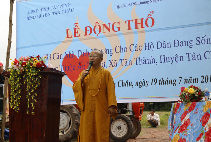 TT. Thich Nhật Từ phát biểu.