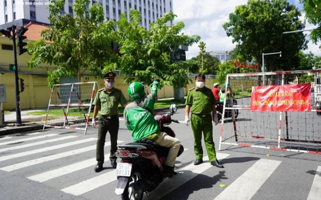Shipper được phép di chuyển liên quận nếu vận chuyển hàng thiết yếu cho khu phong tỏa, cách ly
