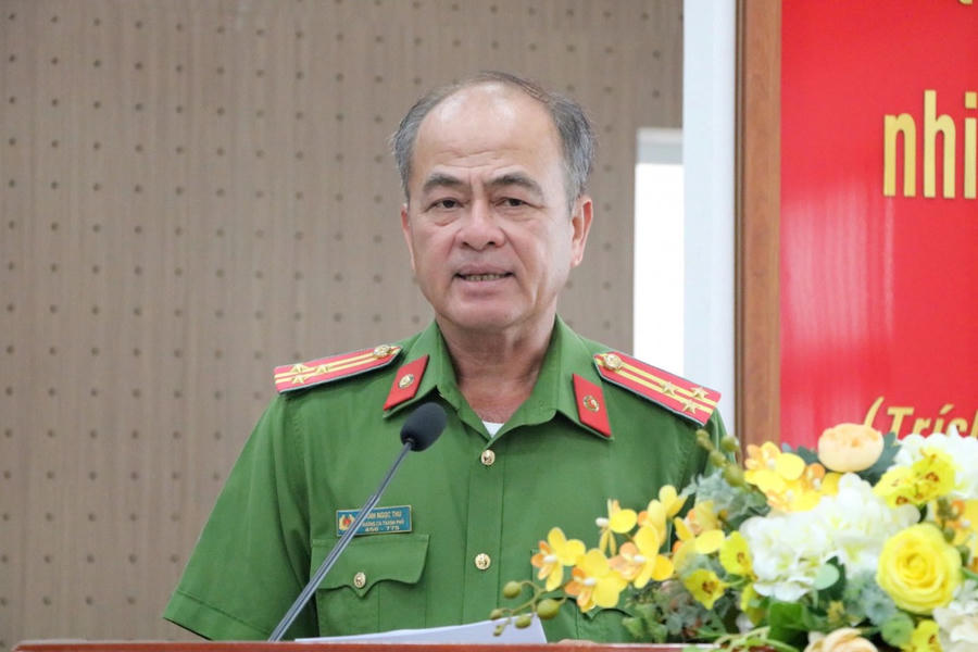 Thượng tá Danh Ngọc Thu – Trưởng phòng Cảnh sát hình sự, Tổ trưởng phụ trách cụm các phường, xã của thành phố Rạch Giá phát biểu tại hội nghị