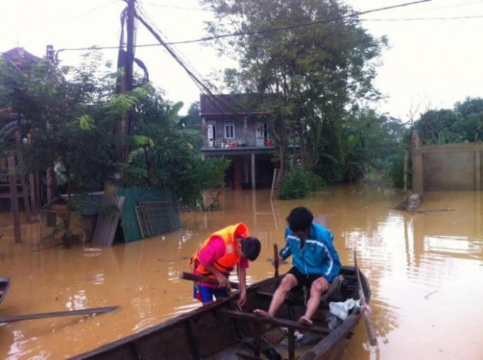 Người dân vất vả chống chọi với mưa lũ tại Tuyên Quang