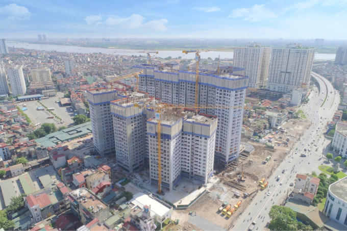 Imperia Sky Garden đã cất nóc tòa tháp căn hộ đầu tiên.