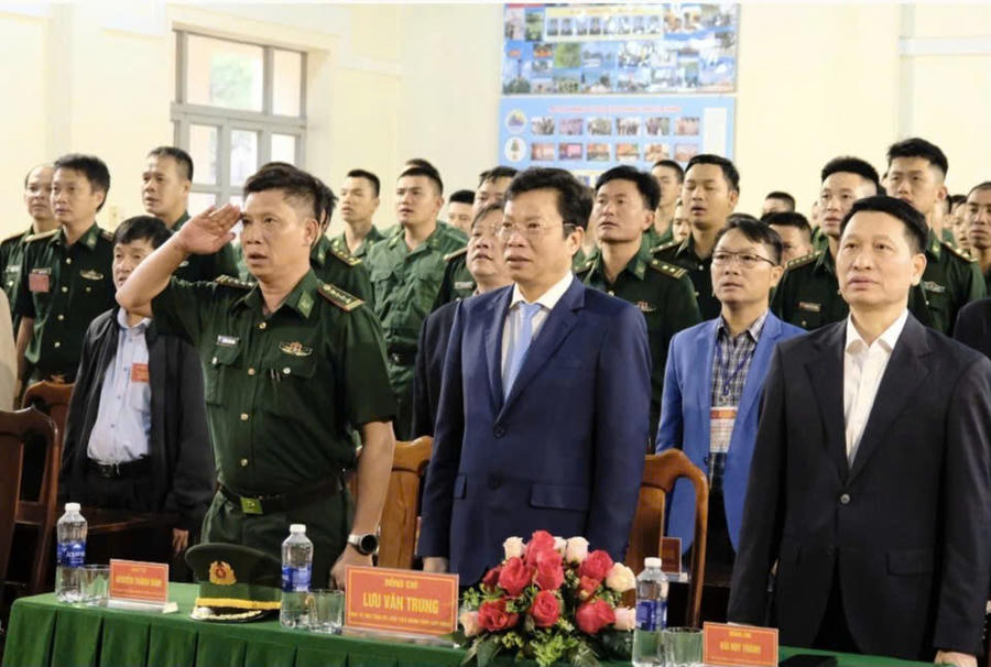 Ông Lưu Văn Trung, Phó Bí thư Tỉnh ủy, Chủ tịch HĐND tỉnh, Chủ tịch Ủy ban Bầu cử tỉnh Lâm Đồng dự lễ khai mạc tại khu vực bỏ phiếu ở Tiểu đoàn Huấn luyện - Cơ động 1, xã Thuận Hạnh. Ảnh: Báo Lâm Đồng