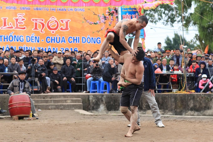 Tưng bừng hội Vật Đền - Ch&ugrave;a Chi Đ&ocirc;ng