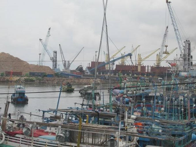 Công ty CP Tân Cảng Quy Nhơn đổ đá, xà bần xuống biển san lấp 150m² trên phần diện tích 7ha mặt nước chưa thực hiện.