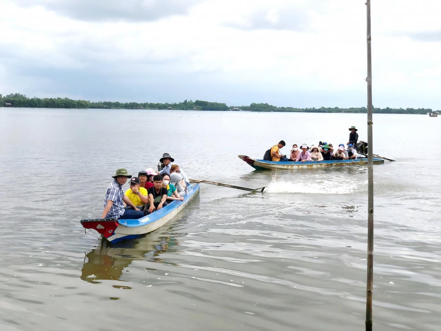 Đầm Thị Tường được ví như ‘biển hồ giữa đồng bằng’, là điểm đến lý tưởng cho những ai tìm về chốn bình yên.