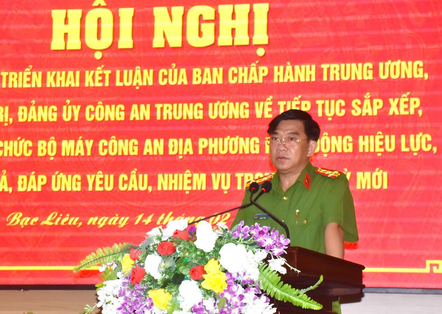 Đại tá Châu Quốc Huy - Tỉnh ủy viên, Phó Giám đốc Công an tỉnh Bạc Liêu điều hành tham luận tại Hội nghị.