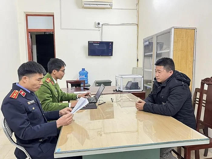 Nguyễn Văn Duy (đối tượng Chủ mưu) tại cơ quan công an. (Ảnh: Công an Bắc Kạn)