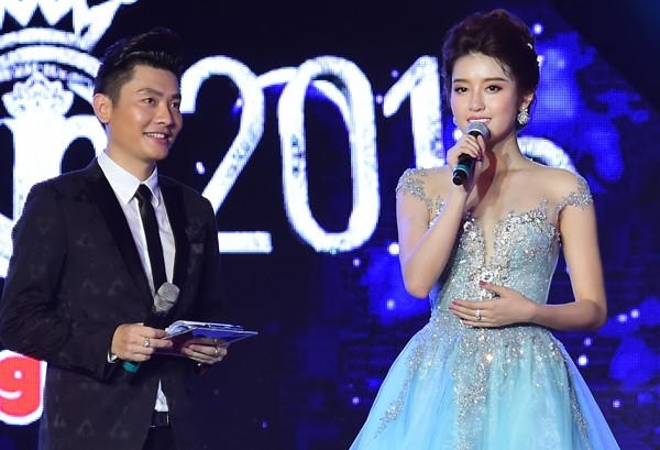 Huyền My phát biểu trên sân khấu chung khảo Hoa hậu Việt Nam phía Bắc. Ảnh: Lý Võ Phú Hưng.