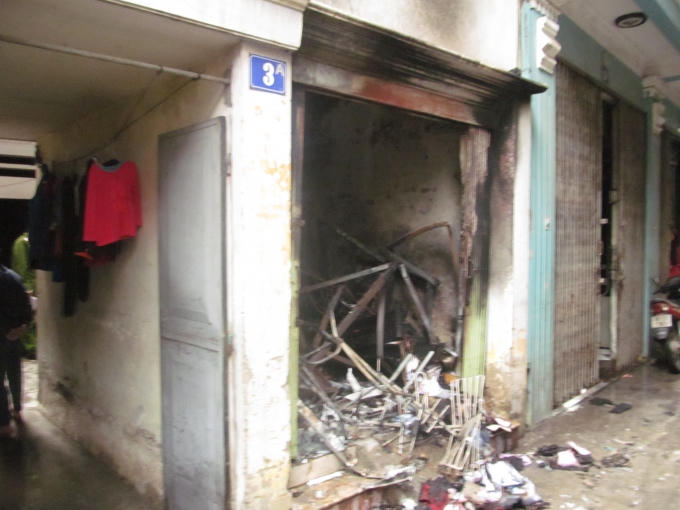 H&agrave; Nội: Ch&aacute;y lớn tại căn nh&agrave; hai tầng, cửa h&agrave;ng tranh th&ecirc;u bị thi&ecirc;u rụi