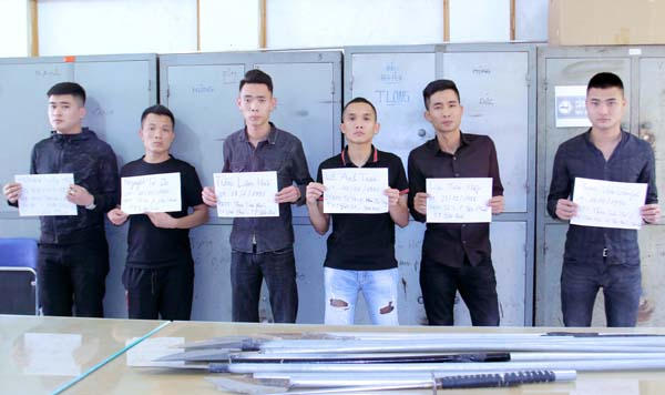 Các đối tượng tại cơ quan công an. (Ảnh: Baolaocai.vn)
