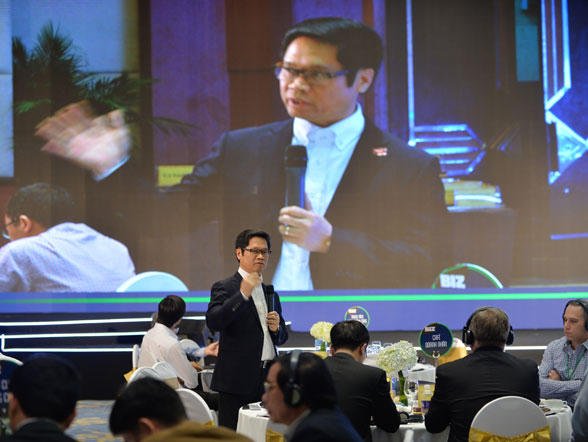 Ông Vũ Tiến Lộc - Chủ tịch VCCI chủ trì tọa đàm "Cà phê doanh nhân" trong khuôn khổ lễ công bố PCI 2016.