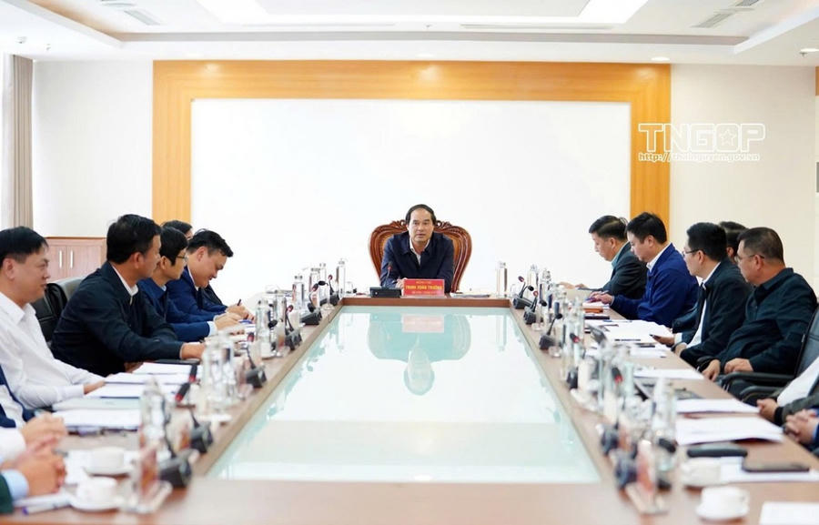 Toàn cảnh buổi làm việc.