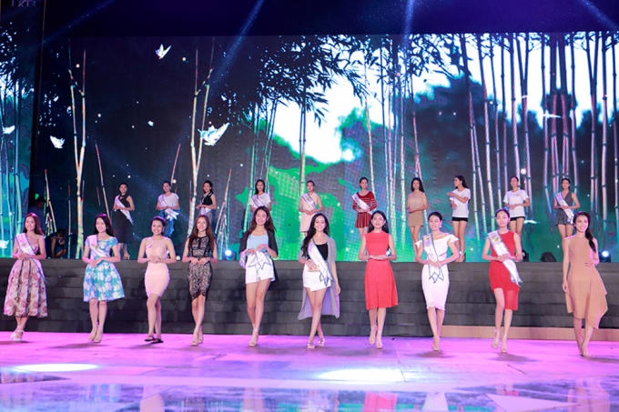 Sân khấu chưa thi công hoàn thiện, nhưng đã hé lộ một phần khung cảnh đêm thi chung kết hoành tráng, mới mẻ.