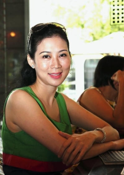 Sau nhiều sóng gió, năm 2000 Diễm Hương đã tìm được hạnh phúc mới bên một luật sư hơn cô 18 tuổi. Ảnh: internet.