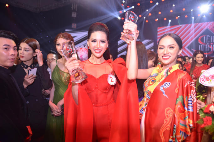Quỳnh Hoa - Học trò của Hương Giang đăng quang ngôi vị Giải Vàng Siêu mẫu 2018