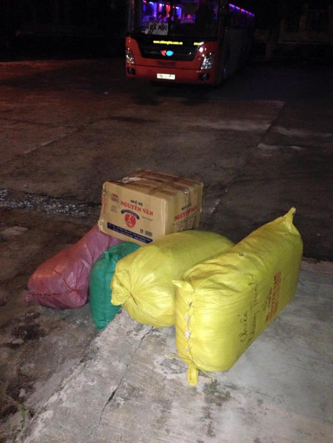 Hơn 200 kg động vật đã qua chế biến, tài xế khai nhận đó là thịt bò đã bốc mùi hôi thối.
