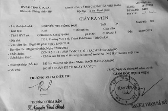 Giấy ra viện của chị Đào ghi rõ bị rách bàng quang.