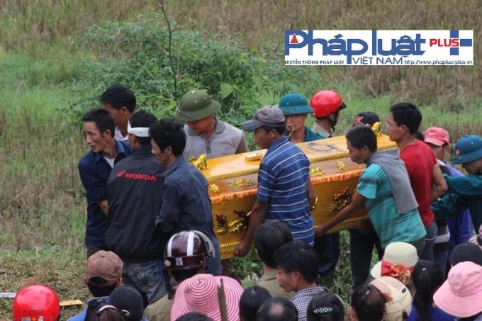 Chùm ảnh: Đau thương tiễn đưa nạn nhân vụ thảm kịch Yên Bái