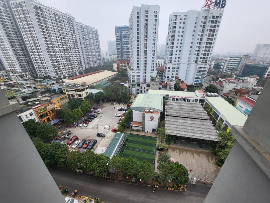 Khu đất đang được cho thuê trông giữ xe trái phép trước khi lực lượng chức năng yêu cầu chấm dứt vi phạm.