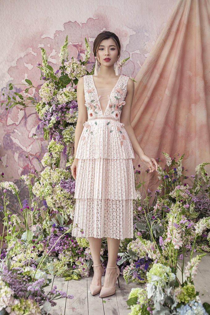 Tr&ograve; cưng của Minh T&uacute; gợi &yacute; mặc đẹp theo phong c&aacute;ch nữ t&iacute;nh, gợi cảm