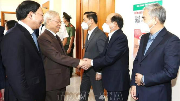 tong-bi-thu-nguyen-phu-trong-voi-cac-dong-chi-trong-ban-thuong-vu-tinh-uy-va-lanh-dao-chu-chot-tinh-quang-ninh-4051.jpg