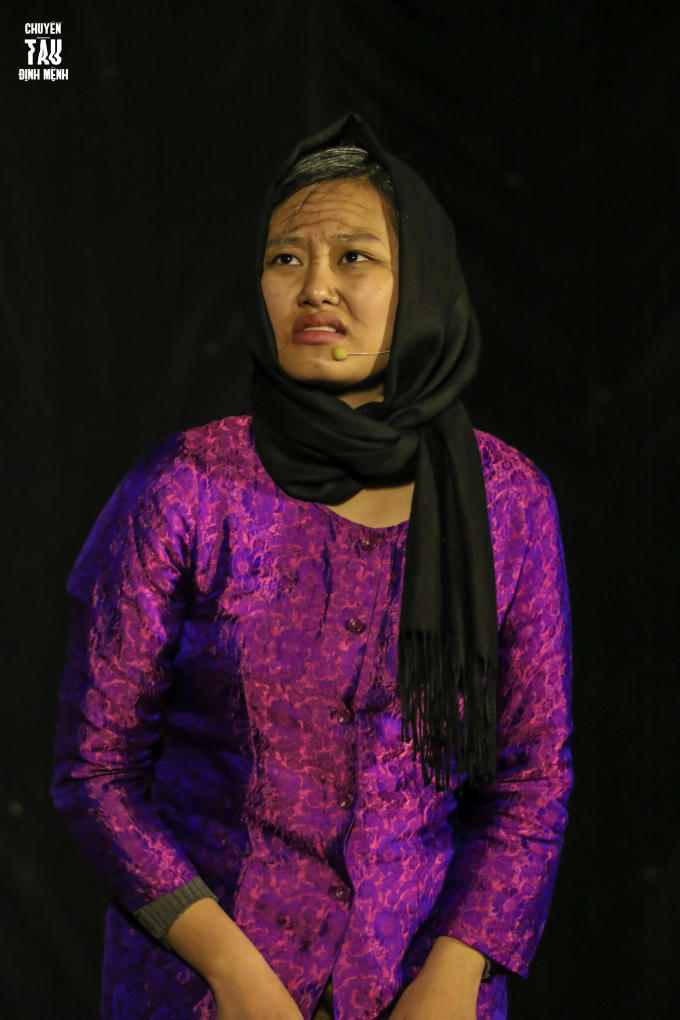 Người mẹ - nhân vật luôn chắt chiu, dành dụm những thứ tốt đẹp nhất cho người con của mình.