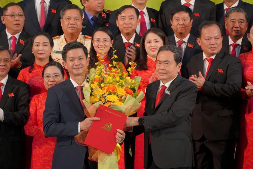 Chủ tịch Quốc hội Trần Thanh Mẫn chúc mừng tân Bí thư Thành ủy Cần Thơ Lê Quang Tùng