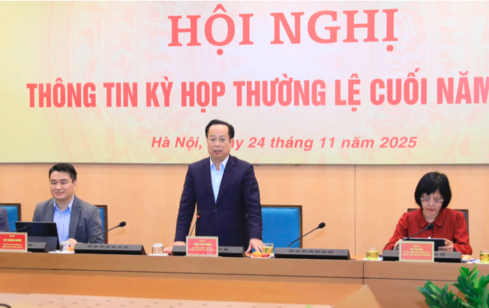 Phó Chủ tịch Thường trực HĐND TP Hà Nội Trần Thế Cương chủ trì hội nghị thông tin kỳ họp cuối năm vào chiều ngày 24/11.