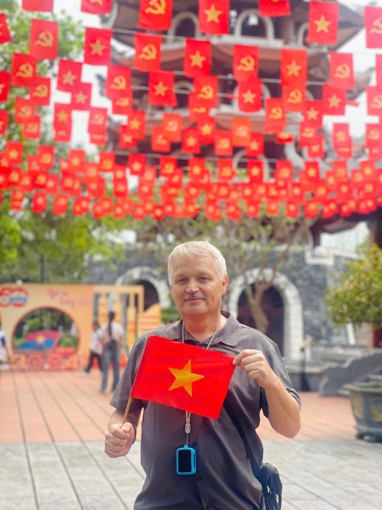 Hằng năm, Ngã ba Đồng Lộc có hàng ngàn triệu lượt du khách đến dâng hương tưởng niệm, tri ân, tưởng nhớ.