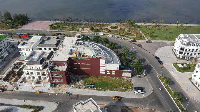 Phái sau khách sạn Sea Light có view hướng ra biển rất đẹp.