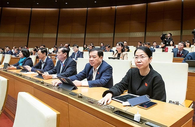 Các ĐBQH bấm nút thông qua luật vào chiều 17/2.