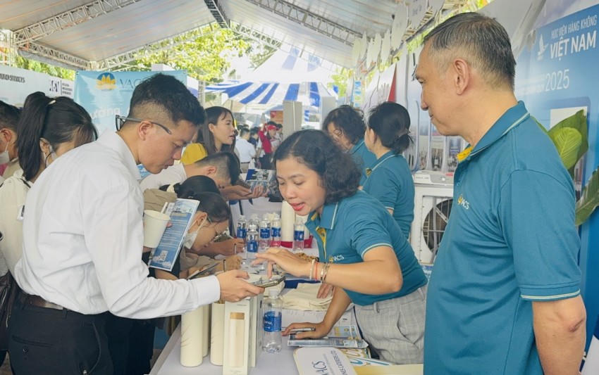 Rất nhiều đơn vị có nhu cầu tuyển dụng.