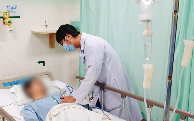 Bệnh viện Hoàn Mỹ Cửu Long test Covid-19 miễn phí cho người dân đến khám, chữa bệnh