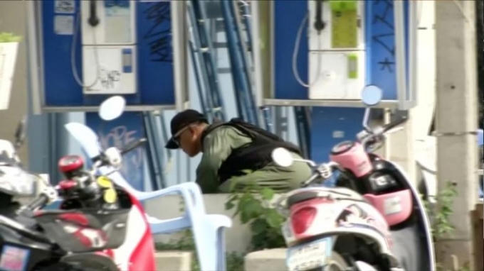 Sau các vụ đánh bom liên tiếp ở miền nam Thái Lan, cảnh sát nước này tăng cường kiểm tra an ninh và các hoạt động rà phá bom mìn. (Ảnh: Reuters)