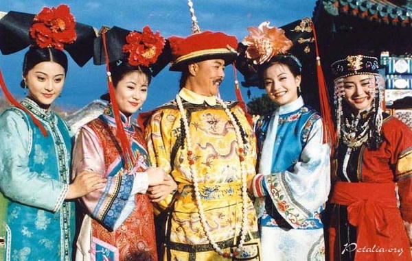 Bộ phim Hoàn Châu Cách Cách vừa công chiếu đã trở thành "cơn bão" càn quét truyền hình, báo chí và khiến khán giả mất ăn mất ngủ một thời. Ảnh: internet