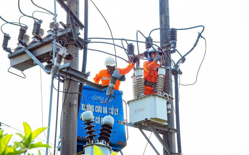 Tập đoàn Điện lực Việt Nam đã đảm bảo cung cấp điện an toàn, ổn định phục vụ nhân dân cả nước. Ảnh EVN