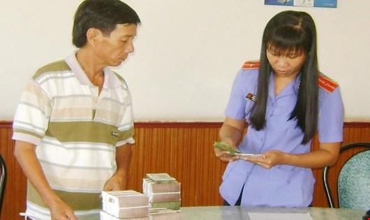 Viện kiểm sát nhân dân tỉnh Sóc Trăng bồi thường oan sai cho ông Phạm Văn Lé theo Luật Trách nhiệm bồi thường của Nhà nước.