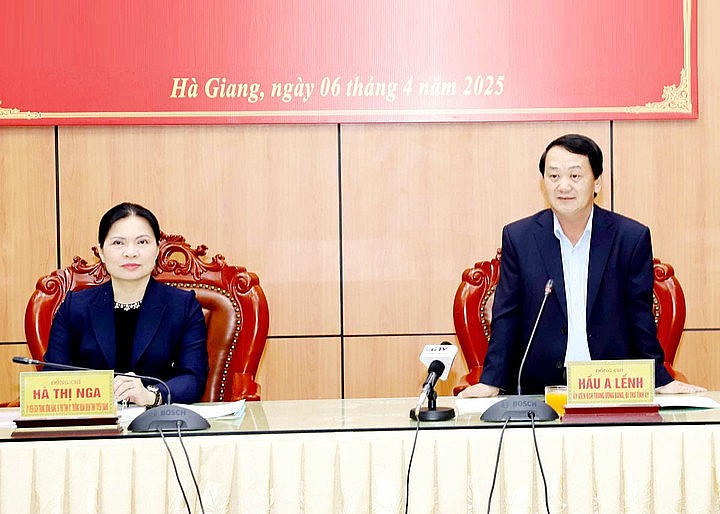 Bí thư Tỉnh uỷ Tuyên Quang và Bí thư Tỉnh ủy Hà Giang tại buổi làm việc ngày 6/4.