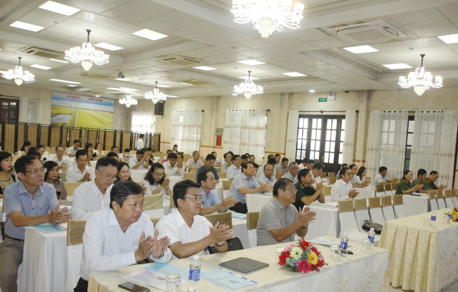 Đại biểu tham dự Hội nghị.
