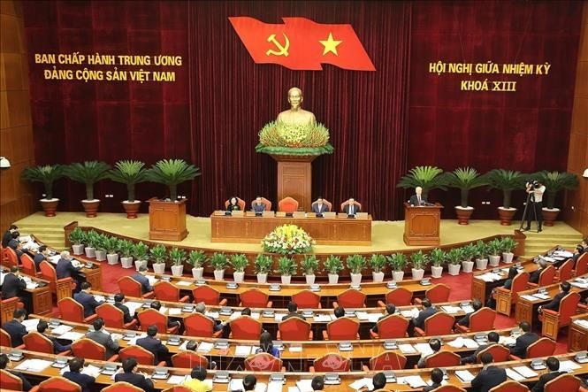 thay-hoi-nghi-giua-nhiem-ky-bch-trung-uong-dang-khoa-xiii-anh-tri-dung-ttxvn-1-250