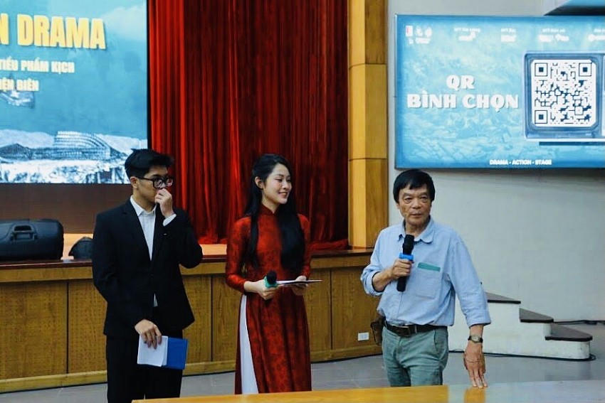 Con trai cả Đại tướng Võ Nguyên Giáp - ông Võ Điện Biên xúc động khi xem lại những vở kịch, tái hiện lịch sử hào hùng của dân tộc.