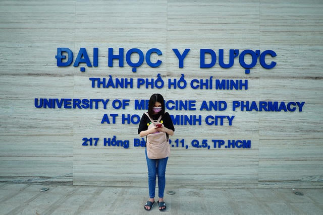 Trong tuần đầu tiên này, nhà trường sẽ tập huấn cho sinh viên về phòng chống dịch.