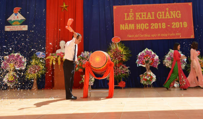 Cao Bằng: Bí thư Tỉnh ủy đánh trống khai trường tại trường THPT chuyên